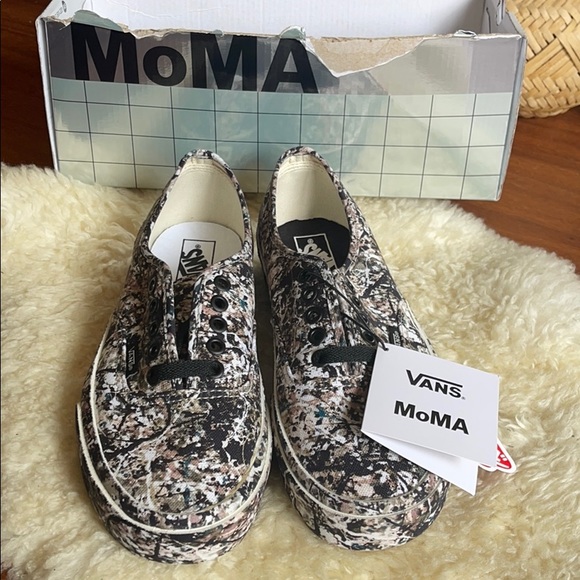 Vans - Picture 4 of 5